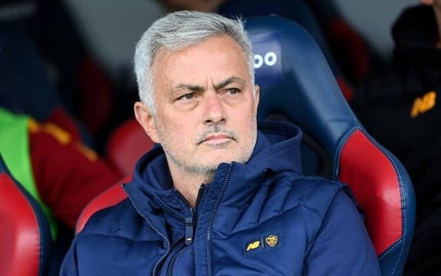 JoseMourinho1029858660h-aspect-ratio-512-320