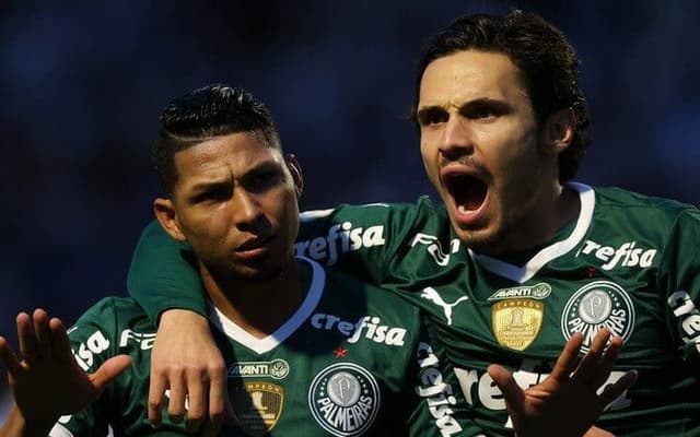 Rony-e-Raphael-Veiga-do-Palmeiras-aspect-ratio-512-320