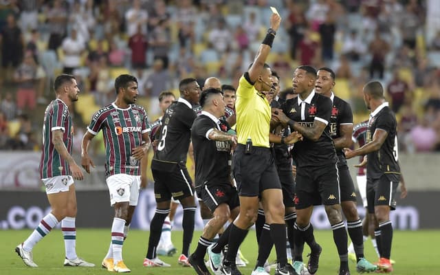 Fluminense-Vasco-Carioca-scaled-aspect-ratio-512-320