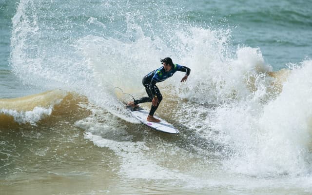 Gabriel-Medina-Portugal-scaled-aspect-ratio-512-320