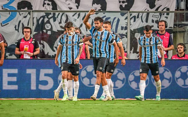 Diego-Costa-Gremio-Caxias-Gaucho-scaled-aspect-ratio-512-320