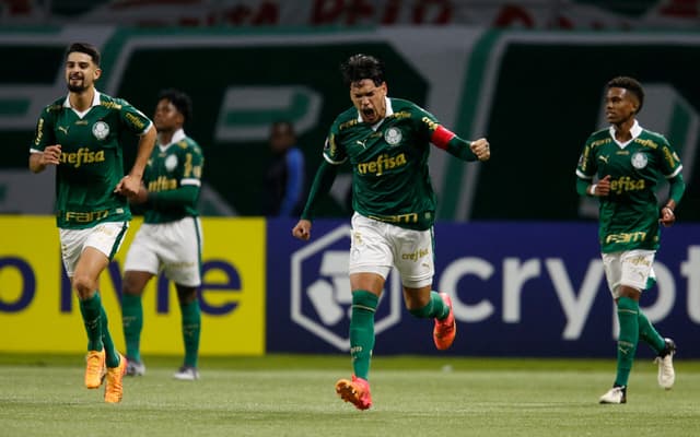 Gustavo-Gomez-Palmeiras-Del-Valle-Libertadores-scaled-aspect-ratio-512-320