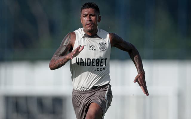 Paulinho-Corinthians-scaled-aspect-ratio-512-320