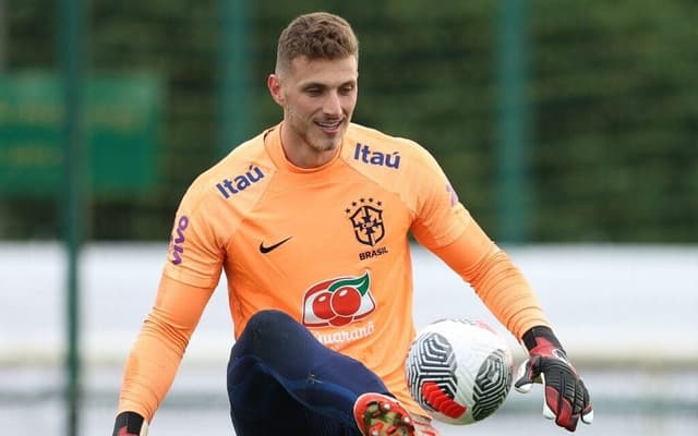 goleiro-bento-athletico-titular-selecao-brasileira-1024&#215;660-1-aspect-ratio-512-320