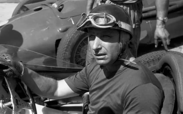 juan-manuel-fangio-aspect-ratio-512-320