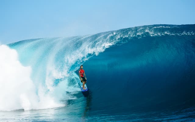 Gabriel-Medina_24Tahiti_033A7959_Ed-Sloane-aspect-ratio-512-320