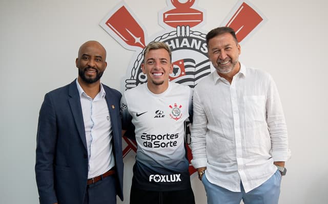 Corinthians-renova-contrato-de-Ryan-2709-aspect-ratio-512-320