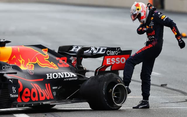 Max-Verstappen-em-Baku-aspect-ratio-512-320