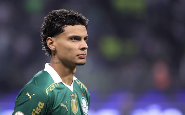 Richard Ríos em ação pelo Palmeiras