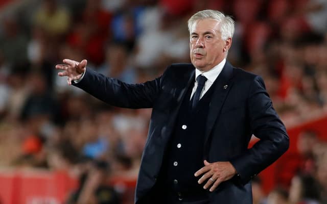 Carlo Ancelotti no comando do Real Madrid (Foto: JAIME REINA / AFP)