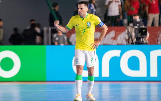 Dyego-Brasil-Selecao-Brasileira-Copa-do-Mundo-de-Futsal-2-scaled-aspect-ratio-512-320