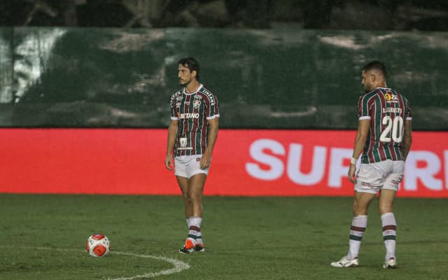 Gabriel-Pires-ao-lado-de-Renato-Augusto-durante-jogo-do-Fluminense-pelo-Campeonato-Carioca-scaled-aspect-ratio-512-320