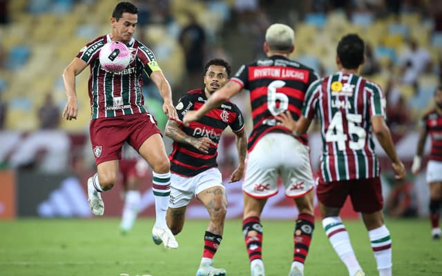 Ganso-domina-bola-no-peito-no-classico-entre-Flamengo-e-Fluminense-scaled-aspect-ratio-512-320