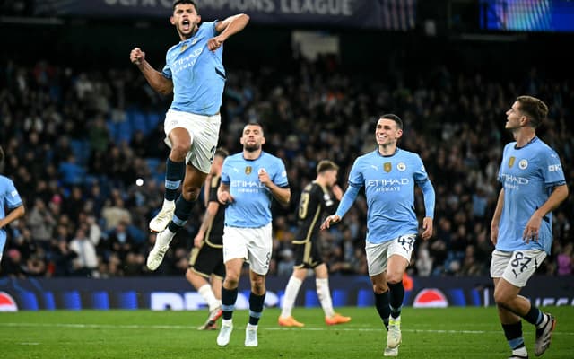 Jogadores-do-Manchester-City-comemorando-o-gol&#8211;scaled-aspect-ratio-512-320