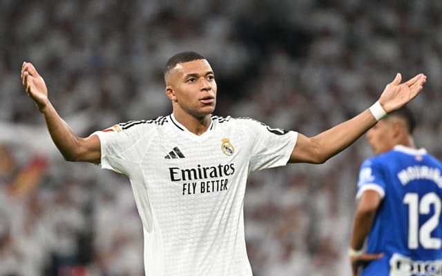 Kylian-Mbappe-em-Real-Madrid-x-Alaves-por-La-Liga-scaled-aspect-ratio-512-320