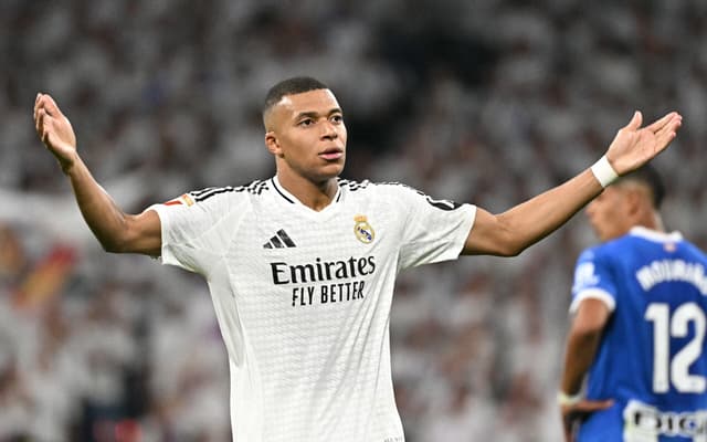 Kylian-Mbappe-em-Real-Madrid-x-Alaves-por-La-Liga-scaled-aspect-ratio-512-320