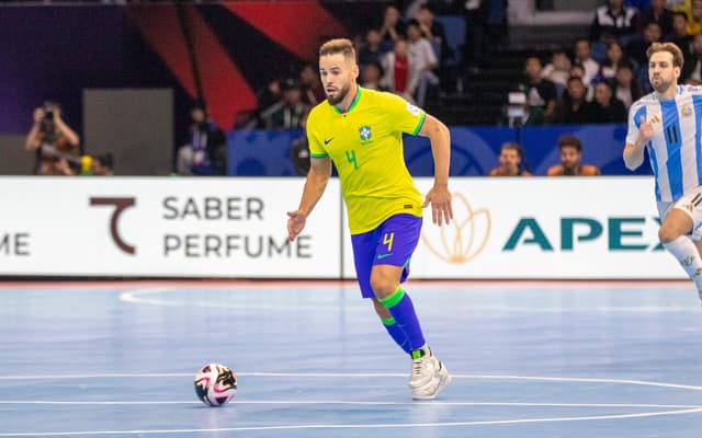 Marlon-Brasil-Selecao-Brasileira-Copa-do-Mundo-Futsal-scaled-aspect-ratio-512-320