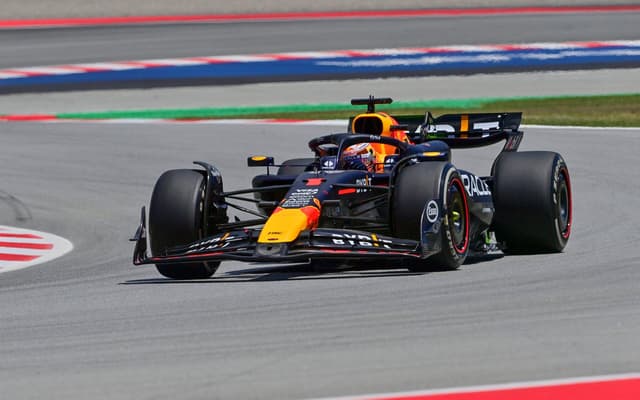 Max-Verstappen-TL1-GP-da-Espanha-scaled-aspect-ratio-512-320