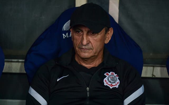 Ramon-Diaz-em-Flamengo-x-Corinthians-0210-scaled-aspect-ratio-512-320