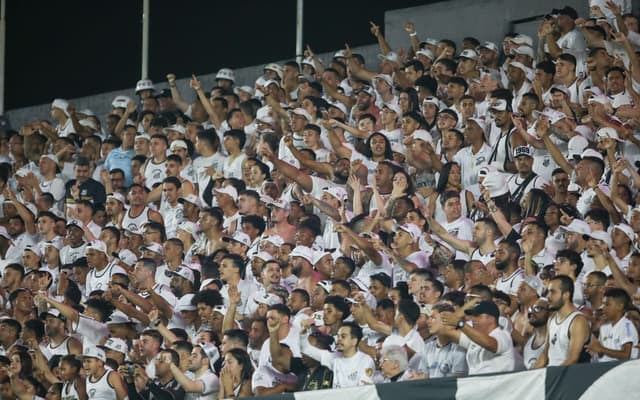 Torcida-Santos-Vila-Belmiro-scaled-aspect-ratio-512-320