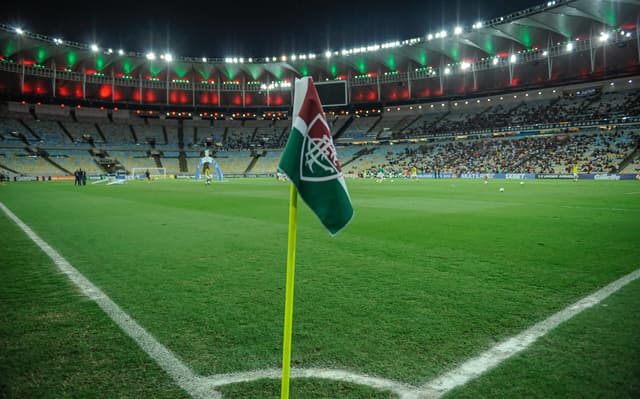 bandeira_fluminense-scaled-aspect-ratio-512-320