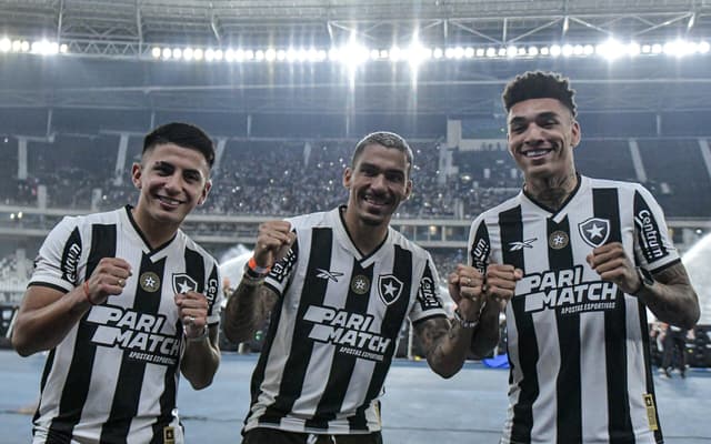 llan-Almada-e-Igor-Jesus-jogadores-do-Botafogo-apresentados-scaled-aspect-ratio-512-320