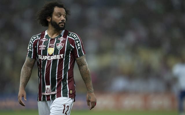 marcelo-suspenso-fluminense-scaled-aspect-ratio-512-320