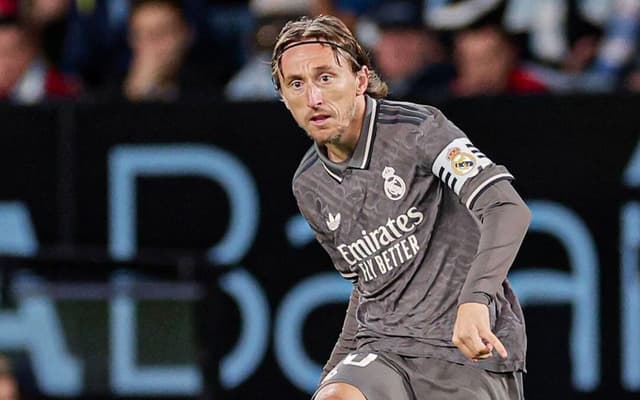 modric-real-madrid-2-aspect-ratio-512-320