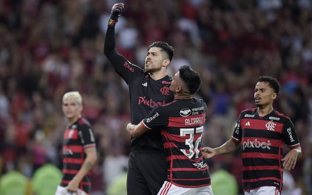 rossi-alcaraz-flamengo-fluminense-campeonato-brasileiro-scaled-aspect-ratio-512-320