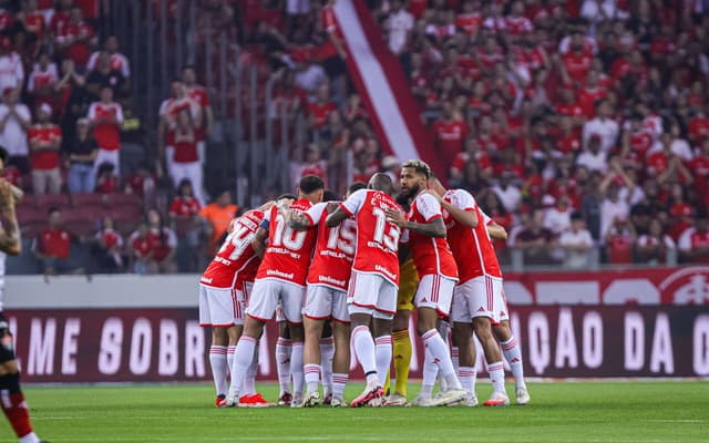 torcida-internacional-vitoria-campeonato-brasileiro-beira-rio-2-scaled-aspect-ratio-512-320