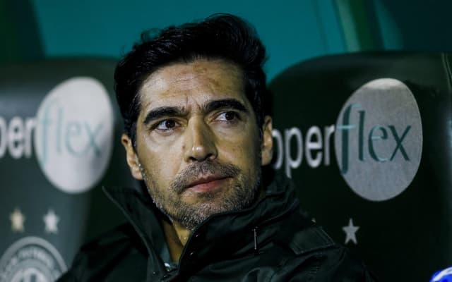 Abel-Ferreira-em-Palmeiras-x-Atletico-MG-pelo-Brasileirao-2-scaled-aspect-ratio-512-320