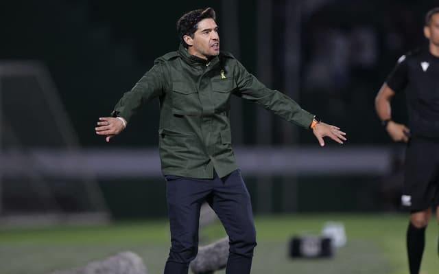 Abel-Ferreira-em-Palmeiras-x-Atletico-MG-pelo-Brasileirao-3-scaled-aspect-ratio-512-320