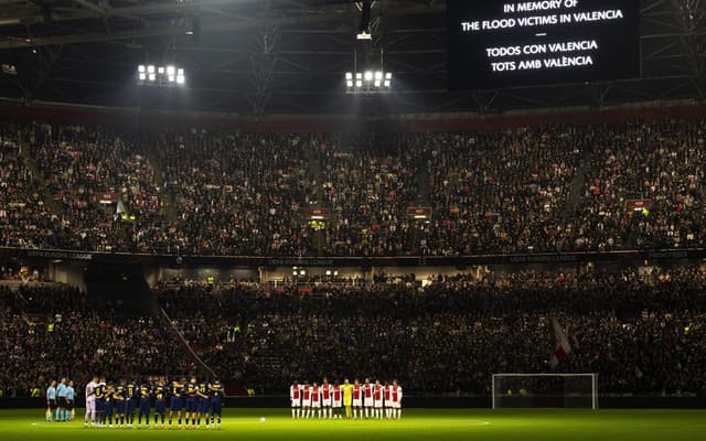 Ajax-x-Maccabi-Tel-Aviv-minuto-de-silencio-scaled-aspect-ratio-512-320