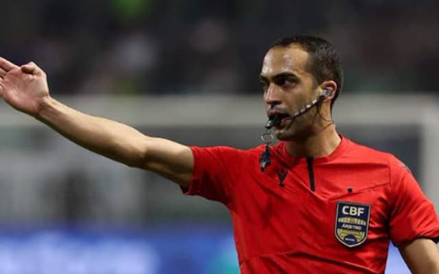 Davi-de-Oliveira-Lacerda-arbitro-de-Corinthians-3-x-1-Vasco-aspect-ratio-512-320