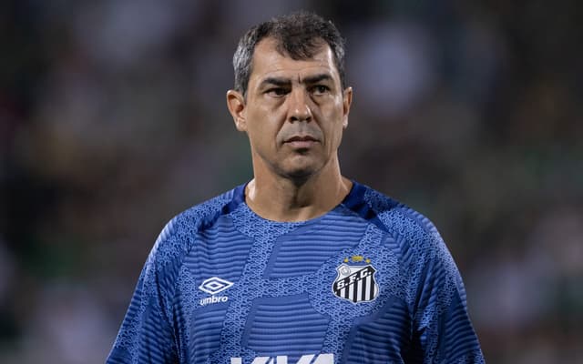 Fabio-Carille-durante-jogo-entre-Chapecoense-x-Santos-pela-Serie-B-scaled-aspect-ratio-512-320