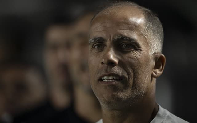 Felipe-em-sua-estreia-no-comando-profissional-do-Vasco-contra-o-Atletico-GO-scaled-aspect-ratio-512-320