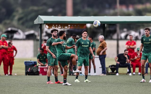 Fluminense-treina-no-CT-do-Fluminense-de-olho-na-partida-contra-o-Athletico-PR-pelo-Brasileirao-scaled-aspect-ratio-512-320