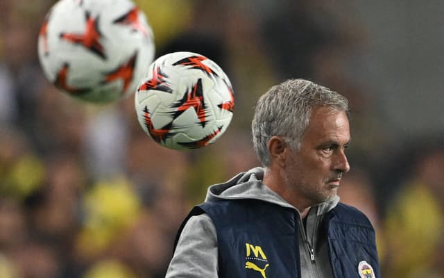 Jose-Mourinho-Fenerbahce-2-scaled-aspect-ratio-512-320