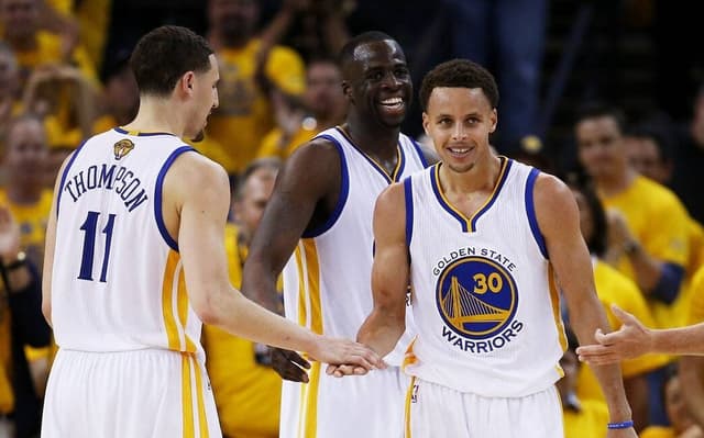 Klay-Thompson-Draymond-Green-e-Stephen-Curry-aspect-ratio-512-320