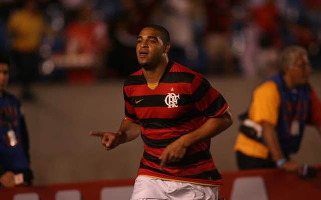 Adriano-Flamengo-Internacional-scaled-aspect-ratio-512-320