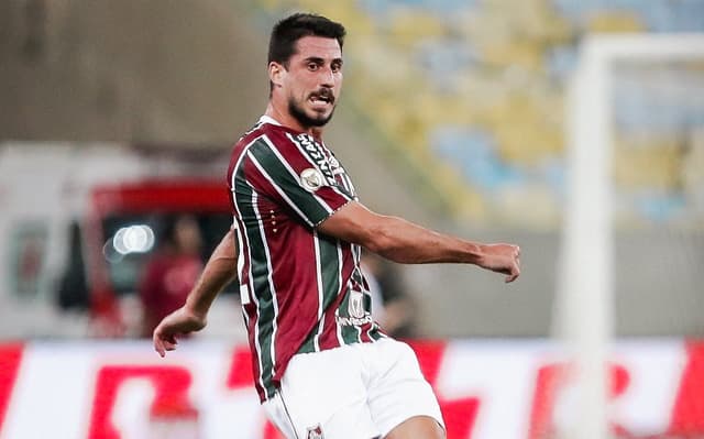 Gabriel-Pires-em-sua-ultima-partida-pelo-Fluminense-contra-o-Internacional-no-inicio-de-julho-aspect-ratio-512-320