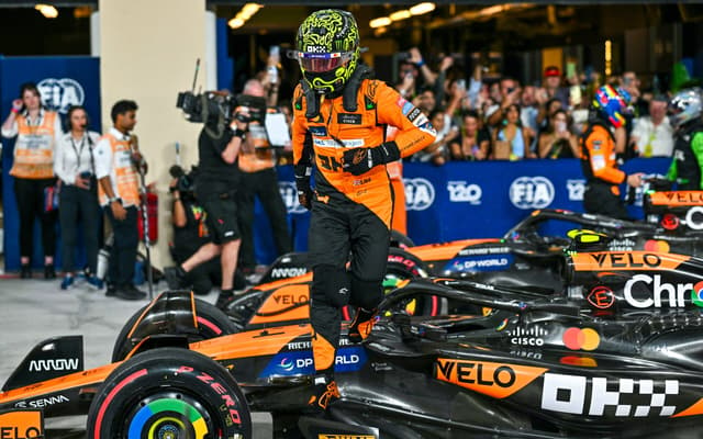 Lando-Norris-McLaren-Formula-1-F1-2-scaled-aspect-ratio-512-320