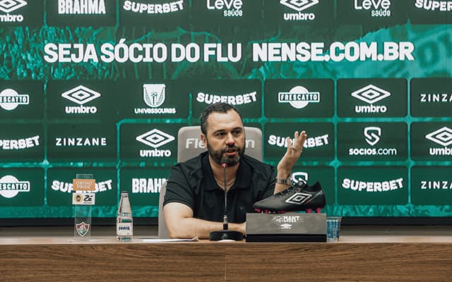 Mario-Bittencourt-durante-coletiva-no-CT-do-Fluminense-scaled-aspect-ratio-512-320