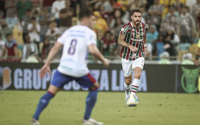 Renato-Augusto-em-acao-pelo-Fluminense-no-jogo-contra-o-Fortaleza-scaled-aspect-ratio-512-320