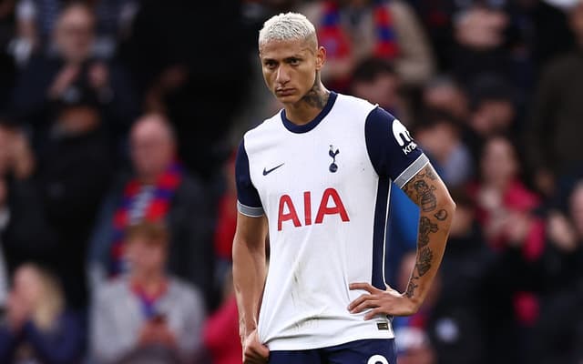 Richarlison-lamenta-derrota-do-Tottenham-para-o-Crystal-Palace-pela-Premier-League-scaled-aspect-ratio-512-320