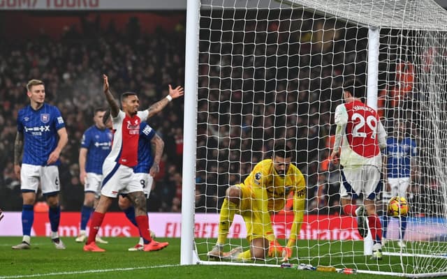 arsenal-ipswich-scaled-aspect-ratio-512-320