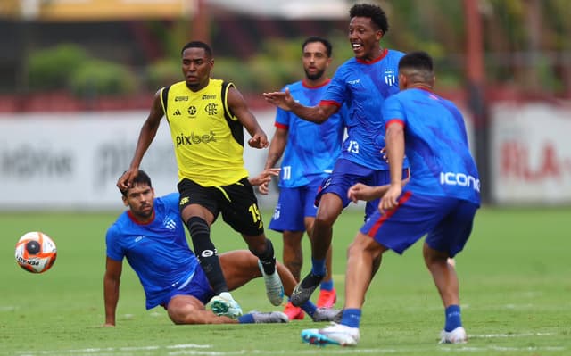 Flamengo-Marica-jogo-treino-02-aspect-ratio-512-320