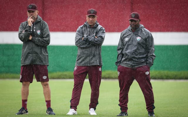 Marcao-observa-treino-do-Fluminense-na-semana-da-estreia-do-Campeonato-Carioca-scaled-aspect-ratio-512-320