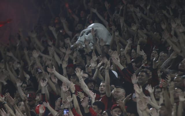 Torcida-do-Athletico-PR-scaled-aspect-ratio-512-320