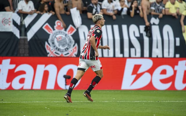 jogos-de-hoje-calleri-corinthians-scaled-aspect-ratio-512-320